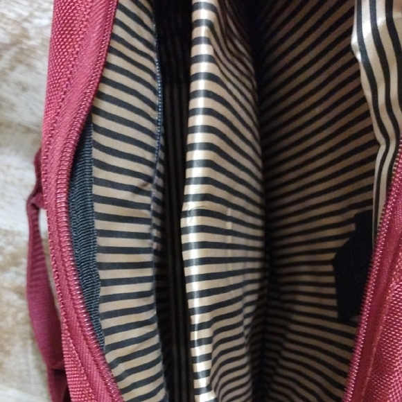 Red Laptop Bag with Adjustable Strap and Brown Leather Accents - Picture 4 of 11